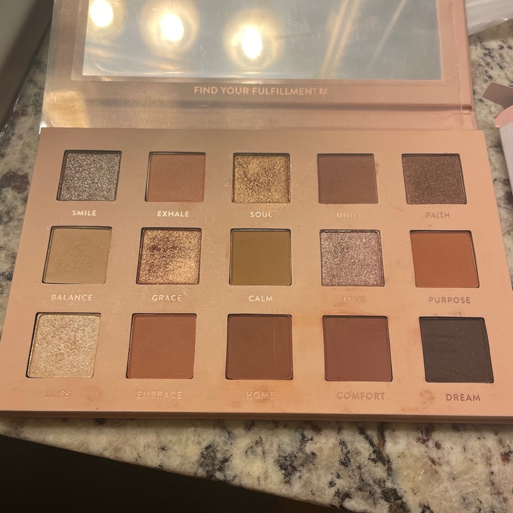 Red aspen fulfilled shadow palette